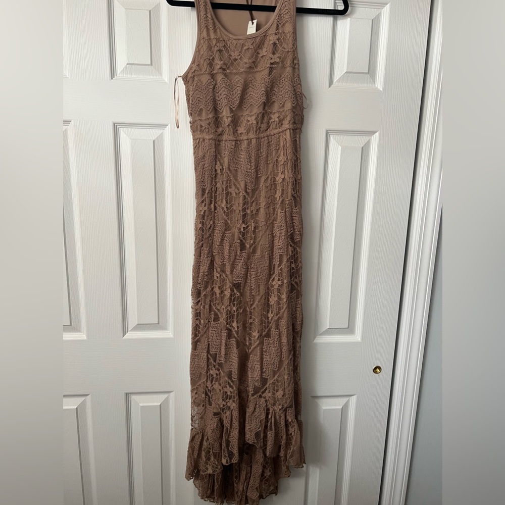 NWT Solitaire lace maxi dress with high low detail in front
